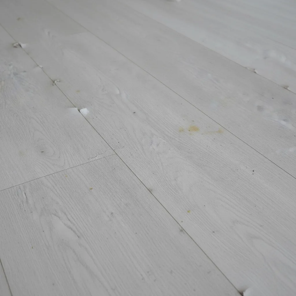 Grayish Vinyl Plank Murahan