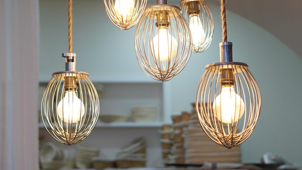 A bunch of lights that are hanging from a ceiling